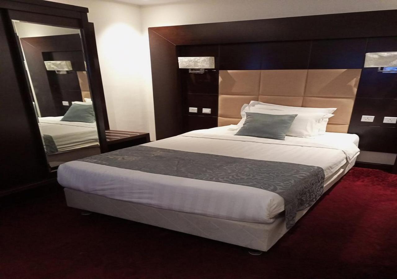Arjan Suits Aparthotel *