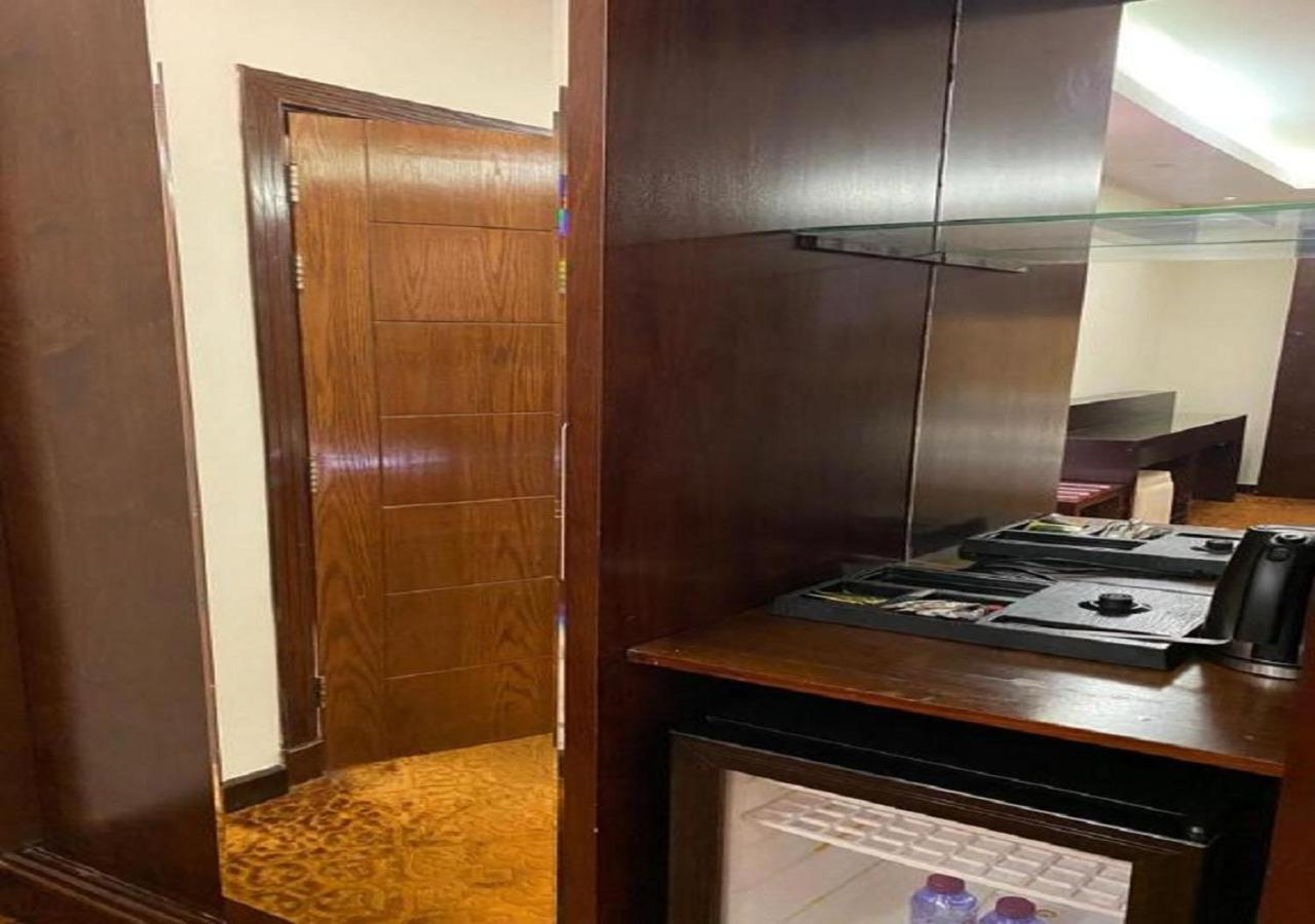 Arjan Suits Aparthotel